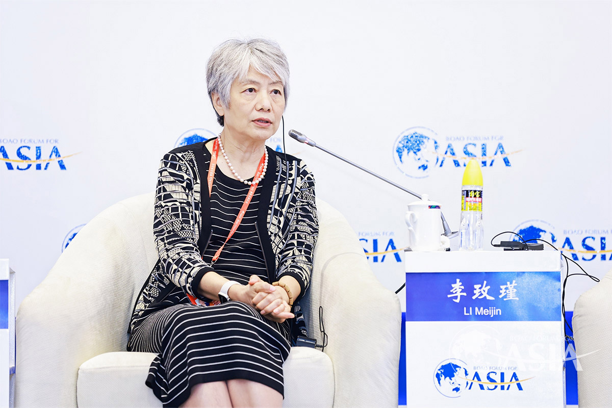 LI Meijin（Psychlogist; Member of the China Concern for the Next Generation Working Committee; Vice President, the China Youth Crime Prevention Research Association）speaks at A Better Education for the Next Generation session