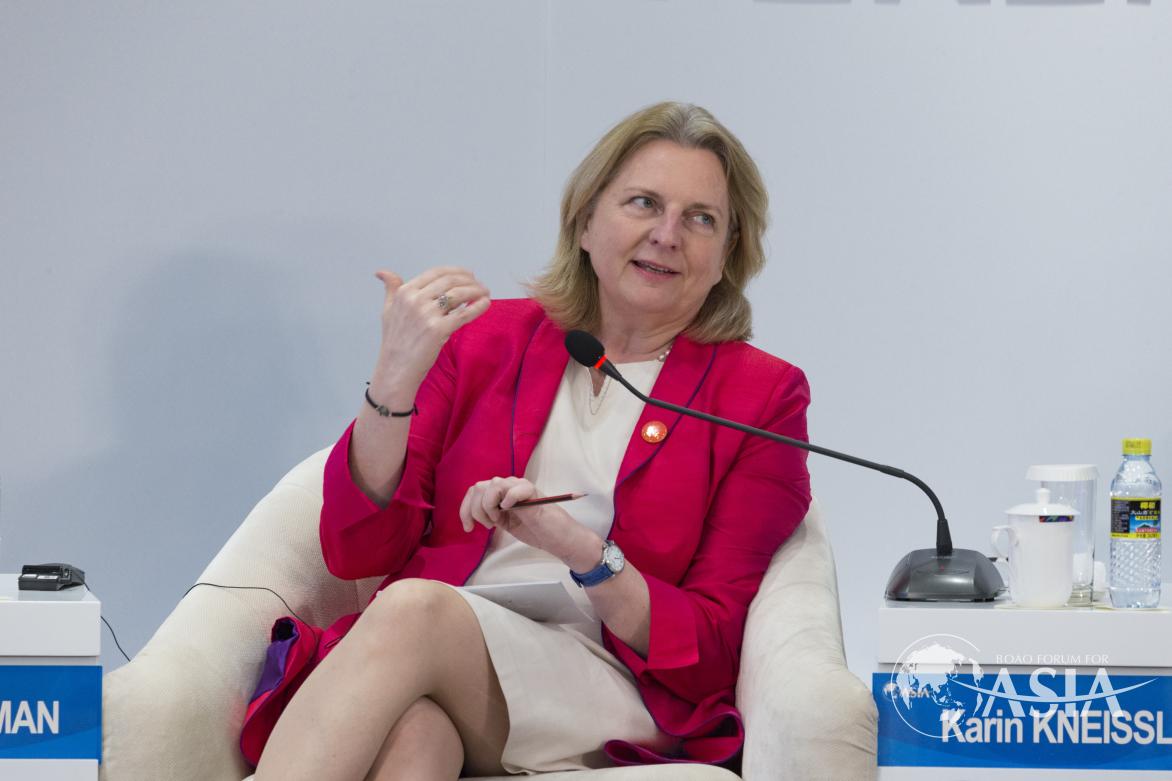Karin KNEISSL（奥地利外交部长）在全球化的“下半场”：风险和不确定性分论坛发言