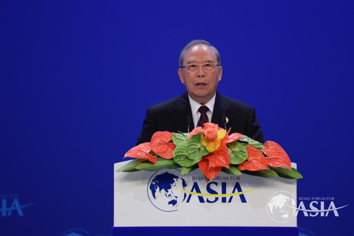 ZENG Peiyan（Vice Chairman, Boao Forum for Asia）reads the congratulatory letter from President Xi Jinping of the People's Republic of China
