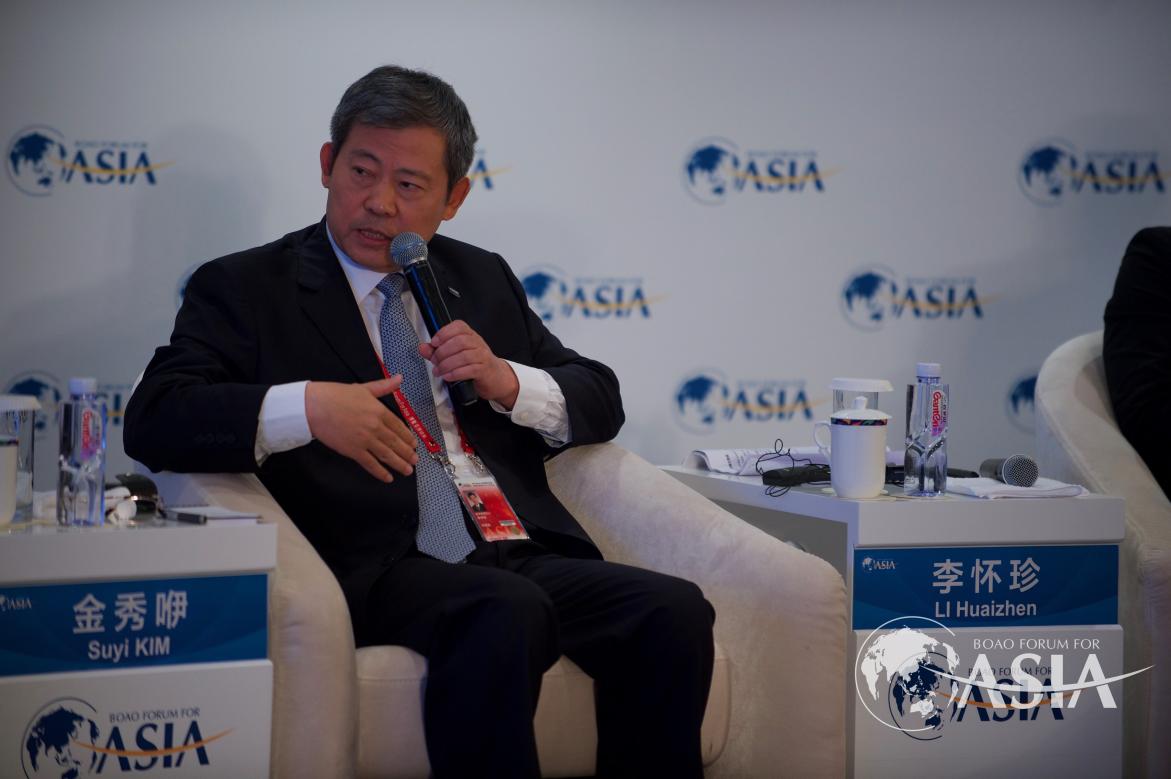 LI Huaizhen(President, China Minsheng Investment Group) speaks at FDI: Greenfield, or M&A? session