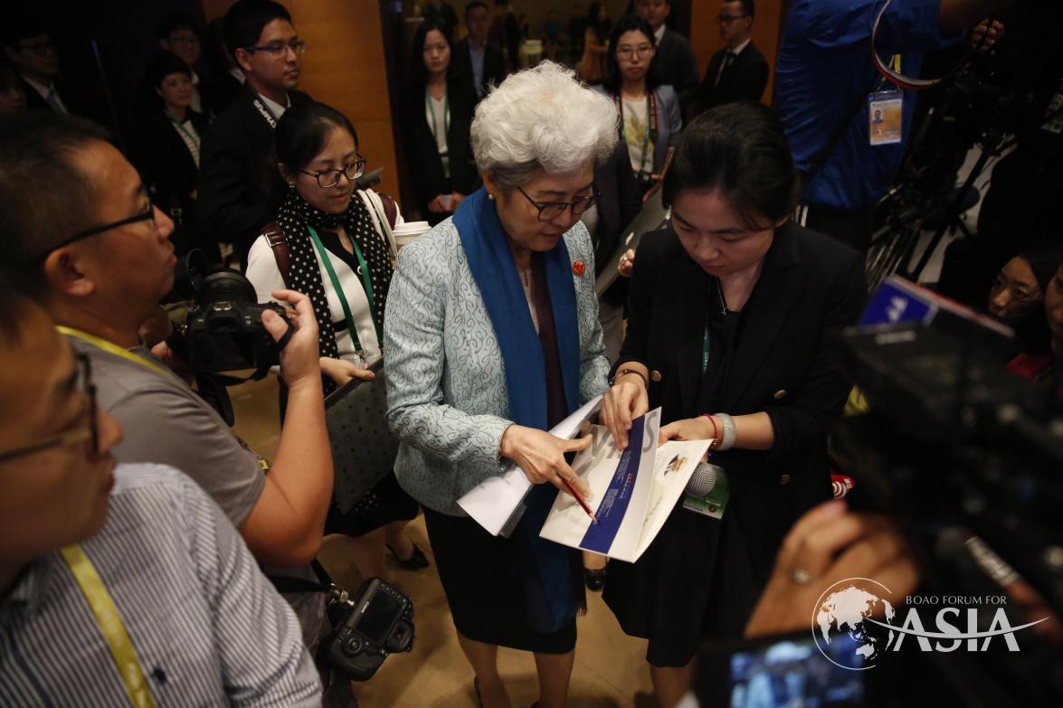 Session of  21st Century Maritime Silk Road & Common Development of the Greater South China Sea Region  [scene2]