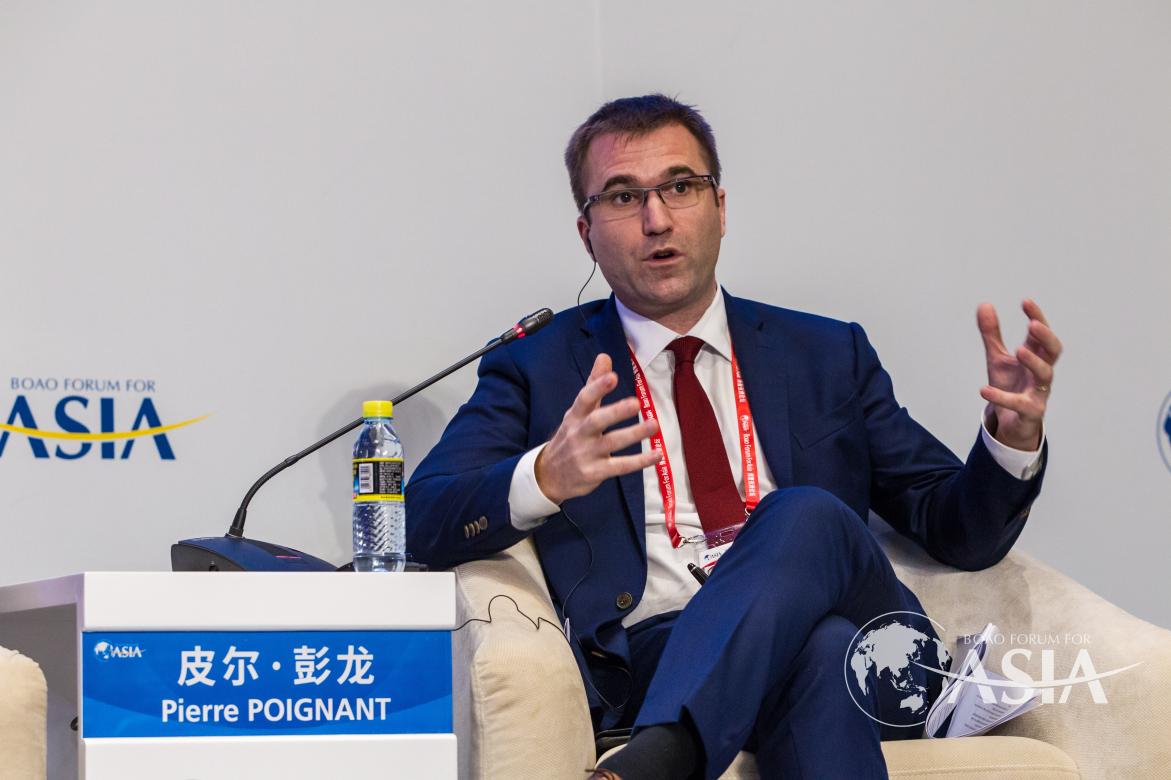 POIGNANT, Pierre（Chief Executive Officer Lazada Group）speaks at Session2 How Can Cross-Border E-Commerce Overcome the New Challenges of Globalization session