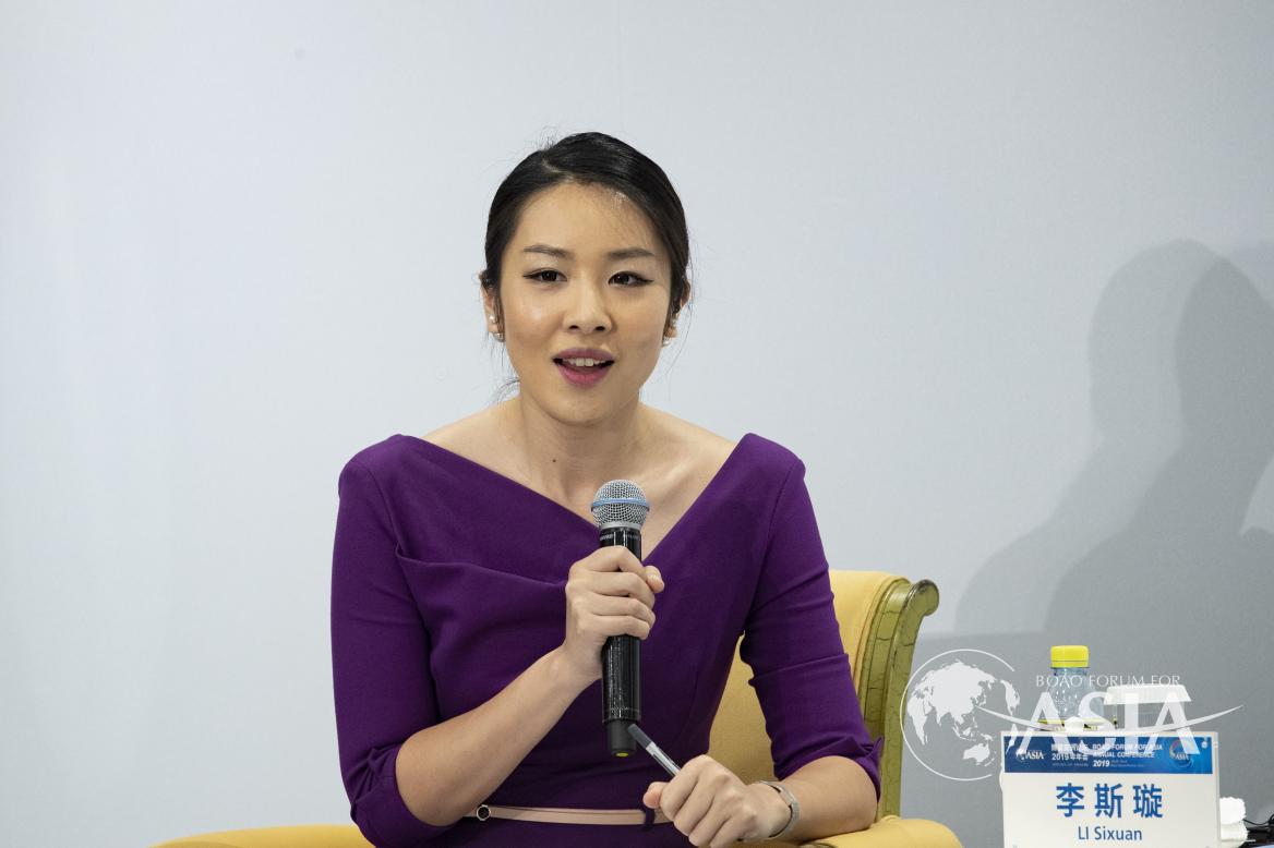 LI Sixuan（Bilingual anchor, reporter & financial commentator China Central Television Business Channel （CCTV2））hosts Free Trade Zone & Free Port: China’s Practices and International Success Stories Roundtable
