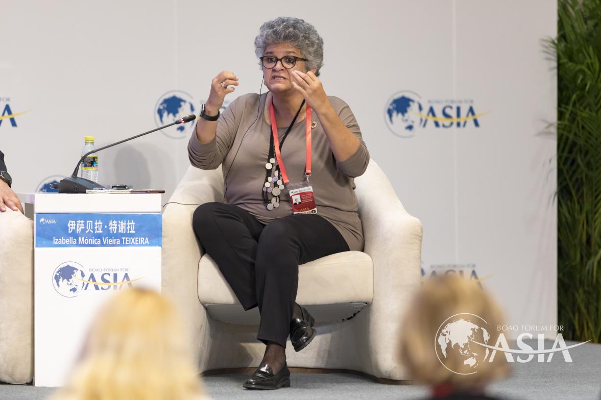 Izabella Monica Vieira TEIXEIRA（Former Minister, Brazilian Ministry of the Environment （2010-2016）） speaks at Frontier Technology and Sustainable Development session